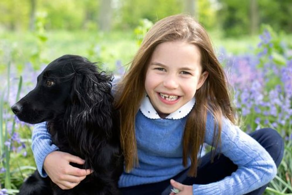 Die britische Prinzessin Charlotte feierte ihren siebten Geburtstag zusammen mit dem Familienhund.