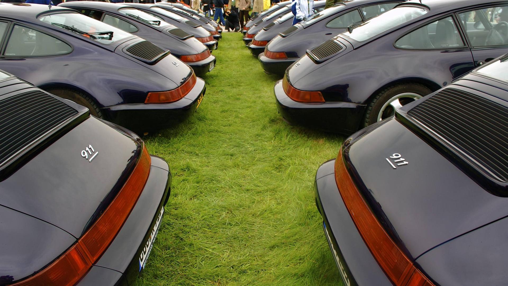 Porsche-Treffen in Dinslaken (Archivbild): Seit Jahren trifft man sich hier auf der Trabrennbahn. Porsche-Treffen in Dinslaken (Archivbild): Seit Jahren trifft man sich hier auf der Trabrennbahn.