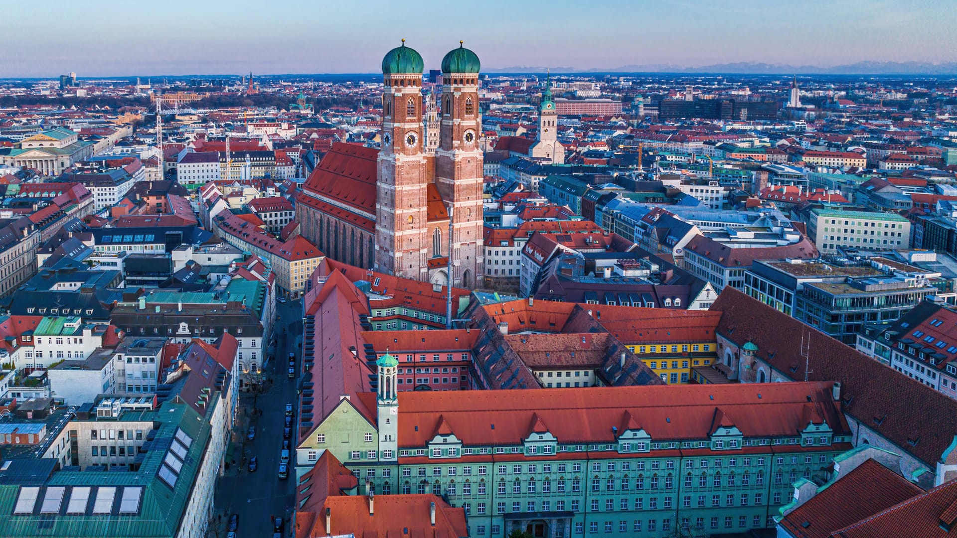 München (Archivbild): In der Stadt soll es bald einen eigenen Mindestlohn geben. München (Archivbild): In der Stadt soll es bald einen eigenen Mindestlohn geben.