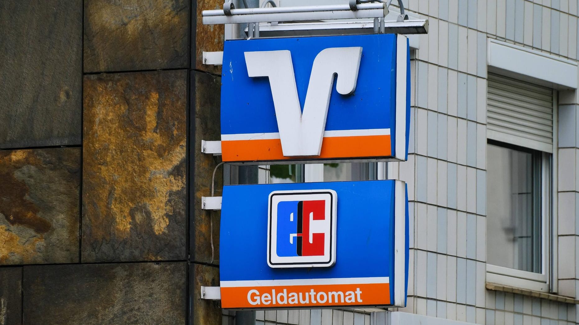 Volksbank-Logo (Symbolbild): Die Kreditwirtschaft hat ein Gutachten in Auftrag gegeben, das als Grundlage für eine Gesetzesänderung dienen soll.