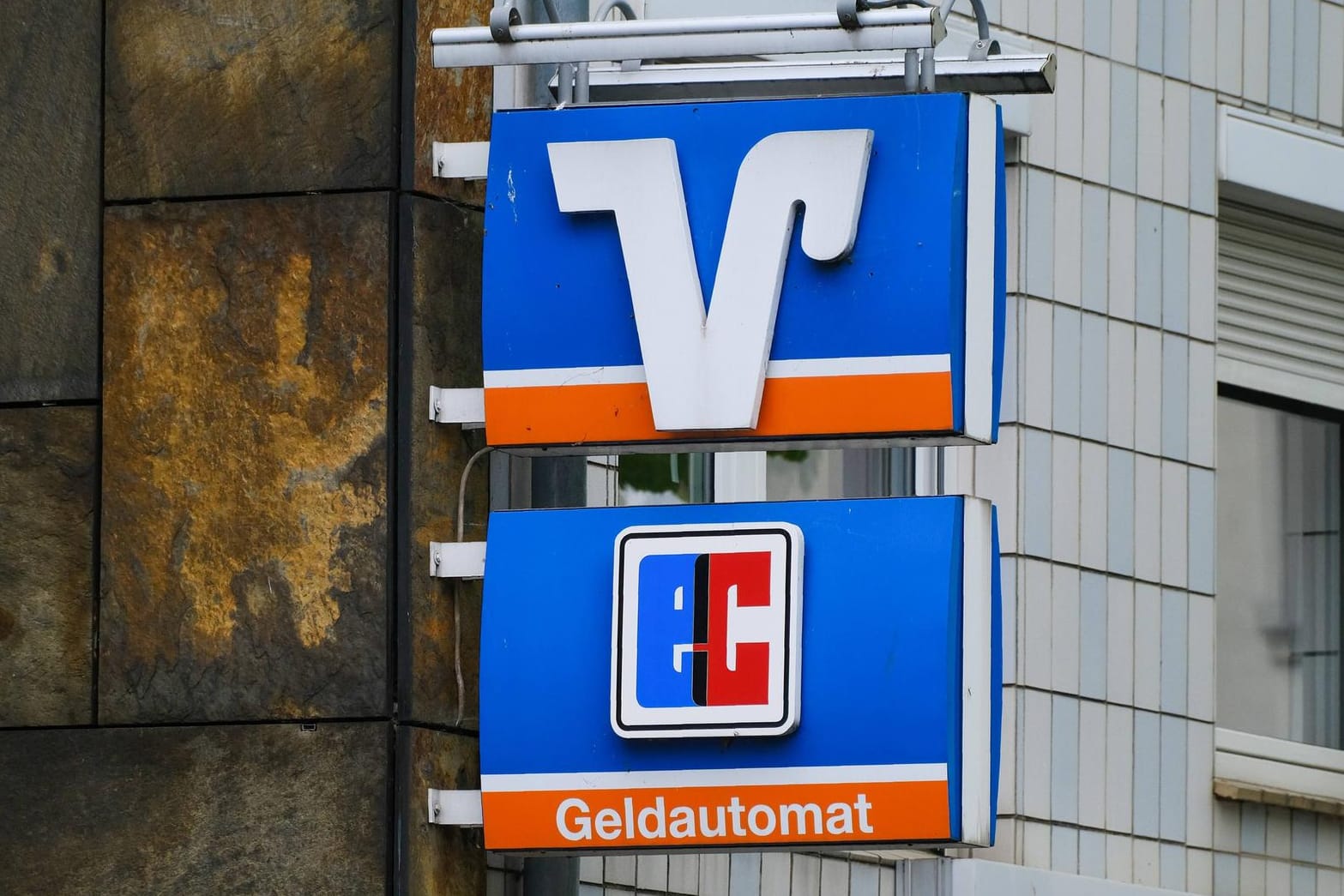 Volksbank-Logo (Symbolbild): Die Kreditwirtschaft hat ein Gutachten in Auftrag gegeben, das als Grundlage für eine Gesetzesänderung dienen soll.