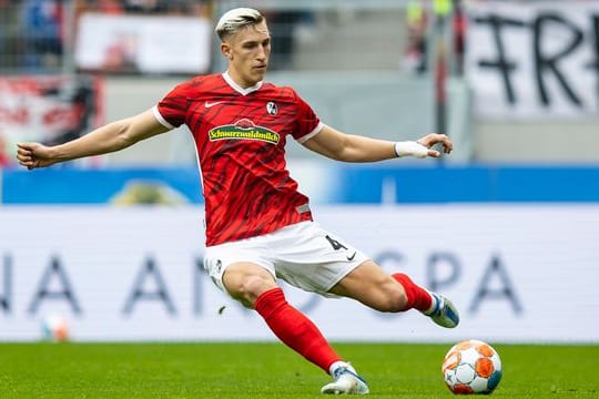 Wechselt vom SC Freiburg zu Borussia Dortmund: Nico Schlotterbeck in Aktion.