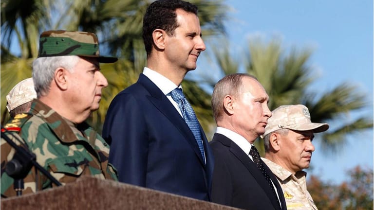Putin besucht Baschar al-Assad in Syrien: Russland hatte im syrischen Bürgerkrieg den Diktator an der Macht gehalten.