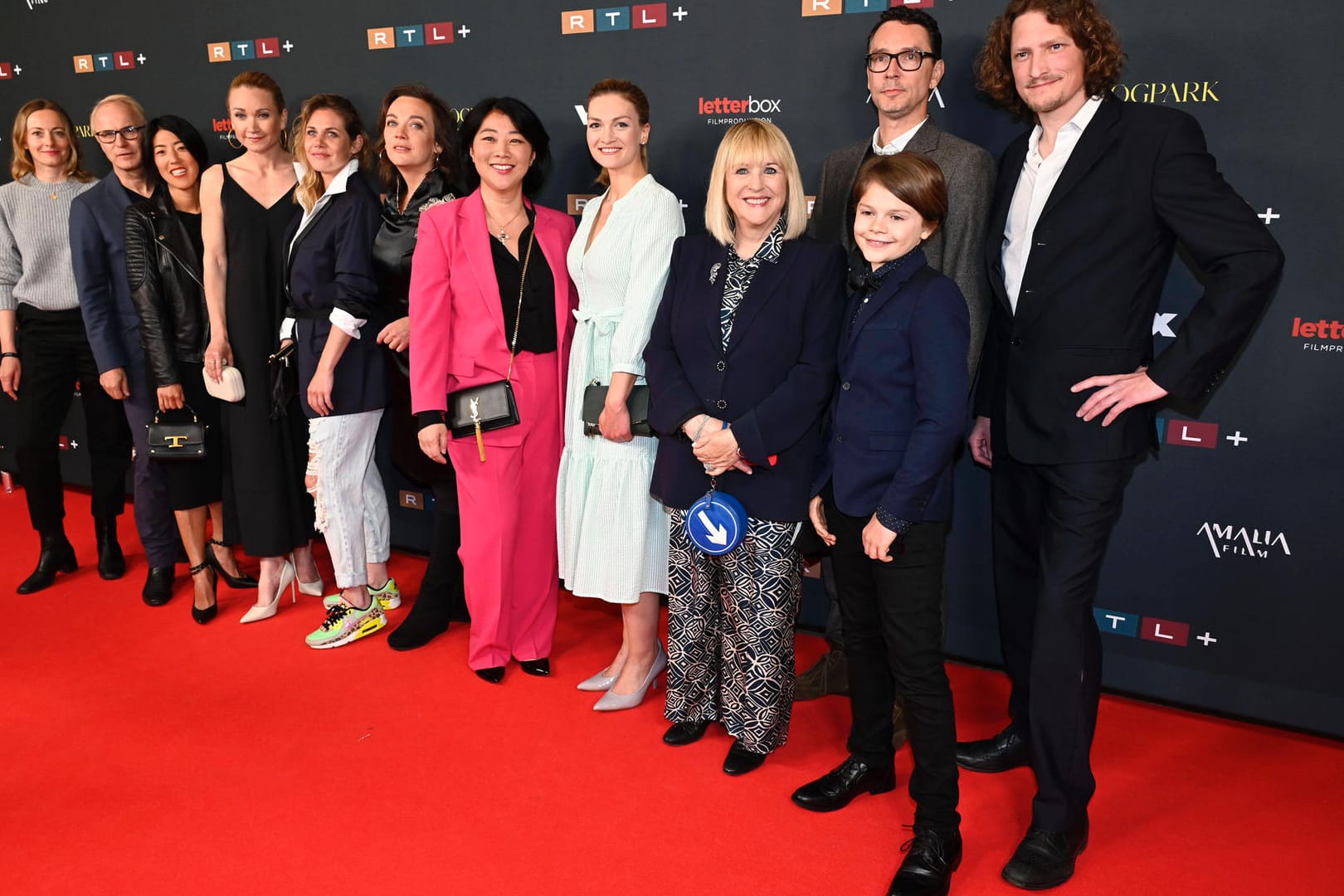 Team der "Herzogpark"-Produktion bei der Premiere (Archivbild): In sechs Episoden geht es um Dramen und Intrigen der reichsten Bewohner Münchens.