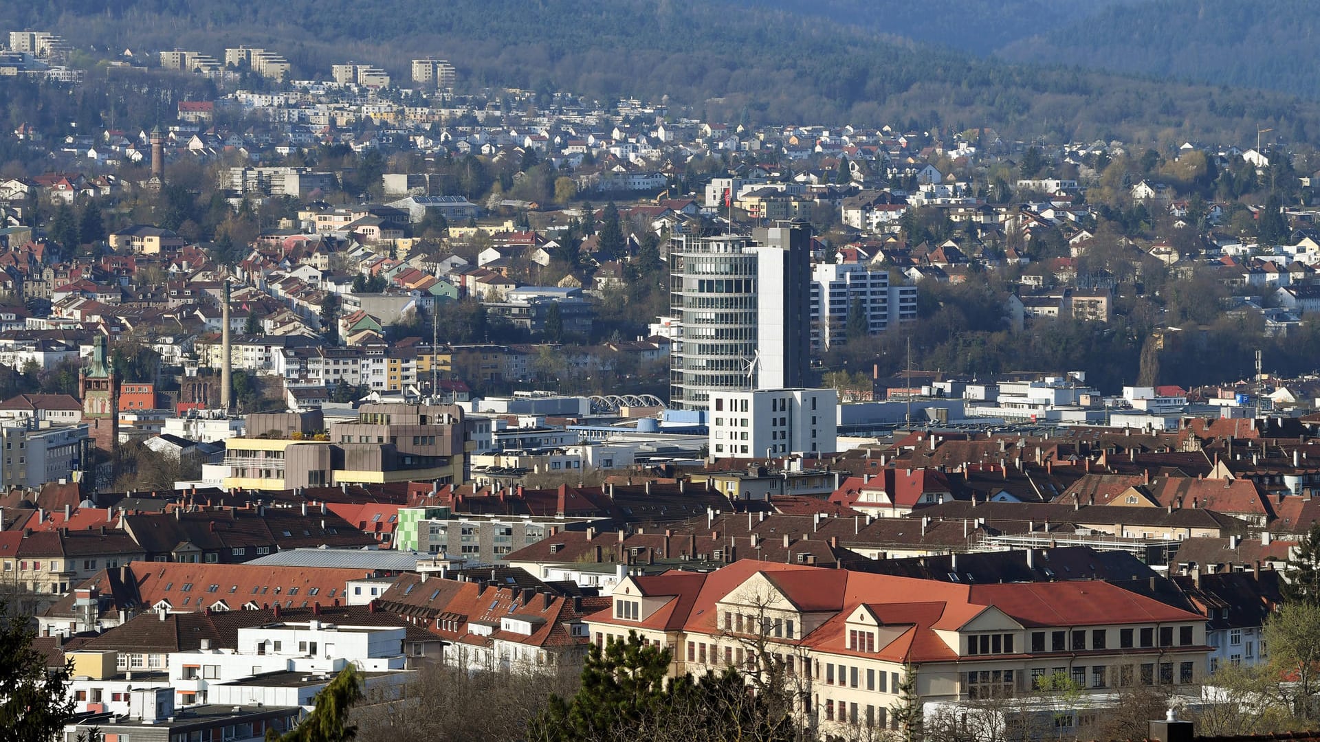 Pforzheim, Baden-Württemberg (Archiv): Die konkrete Ursache des Sturzes war zunächst unklar. Pforzheim, Baden-Württemberg (Archiv): Die konkrete Ursache des Sturzes war zunächst unklar.