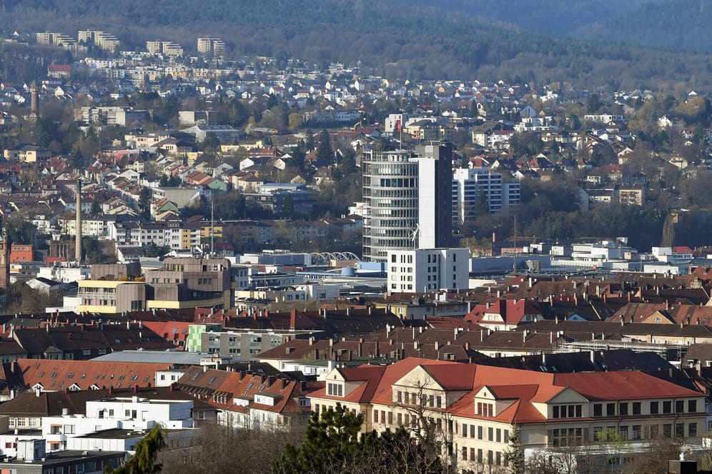 Pforzheim, Baden-Württemberg (Archiv): Die konkrete Ursache des Sturzes war zunächst unklar.
