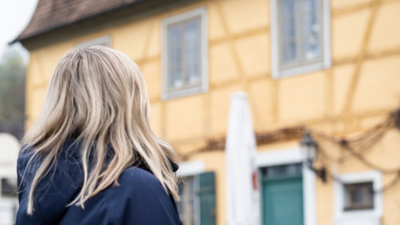 Als Schadenreguliererin bei der Axa Versicherung ist Katja Burglin für ein Gebiet in Thüringen und West-Sachsen zuständig. Als Schadenreguliererin bei der Axa Versicherung ist Katja Burglin für ein Gebiet in Thüringen und West-Sachsen zuständig.
