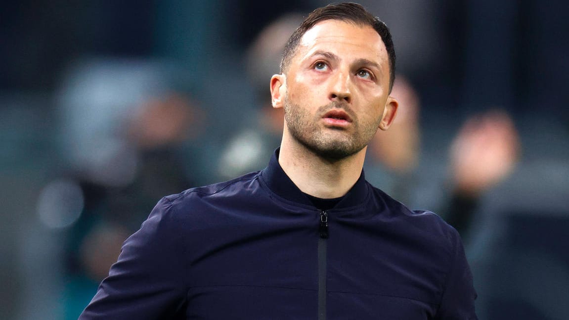 Domenico Tedesco: Leipzigs Trainer muss mit seiner Mannschaft um die Champions League bangen. Domenico Tedesco: Leipzigs Trainer muss mit seiner Mannschaft um die Champions League bangen.