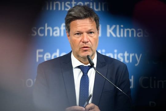 Bundeswirtschaftsminister Robert Habeck während einer Pressekonferenz. Bundeswirtschaftsminister Robert Habeck während einer Pressekonferenz.