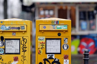 Briefkästen (Symbolbild): Die Polizei Mittelfranken warnt vor gefährlichen Postsendungen.