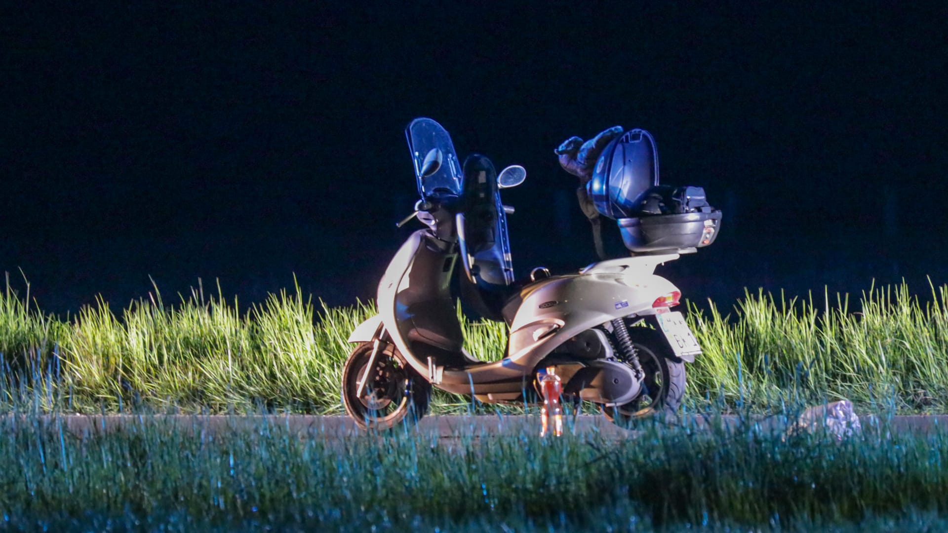Tödlicher Unfall im Main-Kinzig-Kreis: Der Rollerfahrer verstarb noch an der Unfallstelle. Tödlicher Unfall im Main-Kinzig-Kreis: Der Rollerfahrer verstarb noch an der Unfallstelle.
