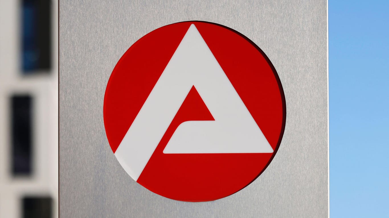 Logo der Agentur für Arbeit (Symbolbild): Im Land Bremen gibt es im April weniger Arbeitslose.