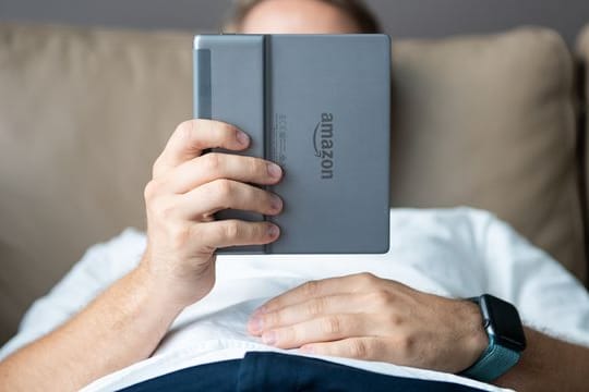Einmal umwandeln: Epub-Bücher ohne DRM-Schutz lassen sich nun einfach per E-Mail an Kindle-Reader schicken und darauf lesen.