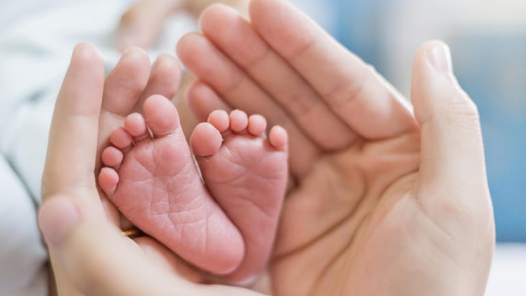 Neues Leben: Das Durchschnittsalter der Frauen bei der Geburt ihres ersten Kindes steigt in Deutschland immer weiter an.