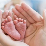 Neues Leben: Das Durchschnittsalter der Frauen bei der Geburt ihres ersten Kindes steigt in Deutschland immer weiter an.