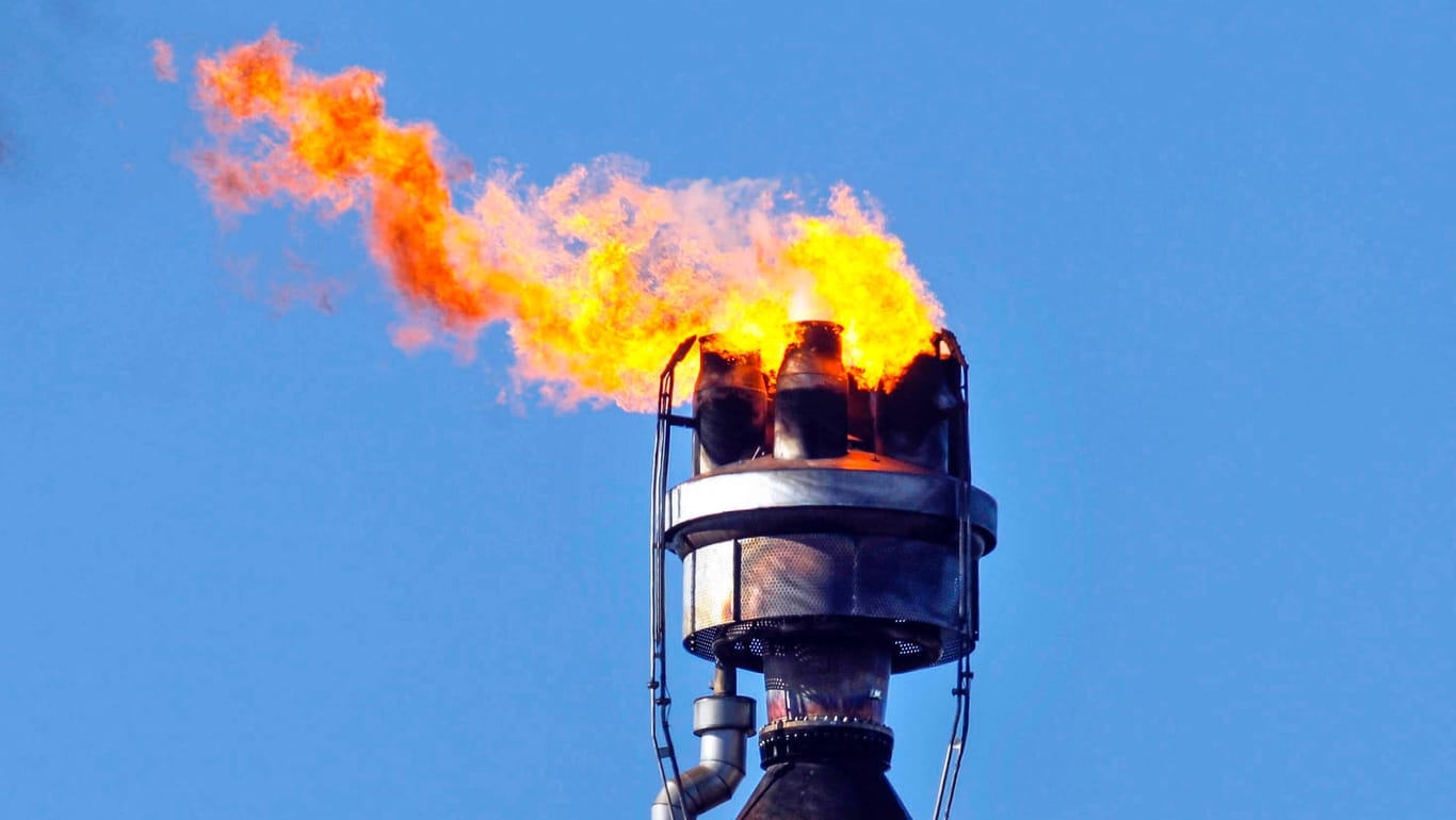 Überschüssiges Gas aus der Rohölverarbeitung der PCK-Raffinerie in Schwedt wird verbrannt (Symbolbild): Die Raffinerie wird von Rosneft betrieben.