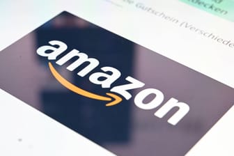 Amazon-Logo (Symbolbild): Versandhändler bieten ihren Kunden die Möglichkeit, Einkäufe in Raten zu zahlen. Doch wie sinnvoll ist das?