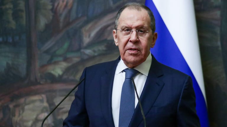 Sergej Lawrow, Außenminister Russlands: Das Ministerium griff in seiner Erklärung erneut die Worte Lawrows auf und warf Israel vor, das "Neonazi-Regime in der Ukraine" zu unterstützen.
