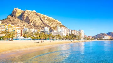 Platz 1: Alicante in Spanien führt das Ranking mit 349 Sonnenstunden an.