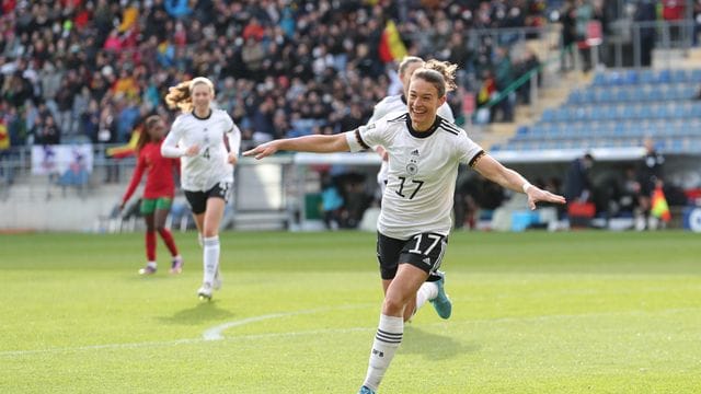 Nationalspielerin Rauch verlängert Vertrag in Wolfsburg