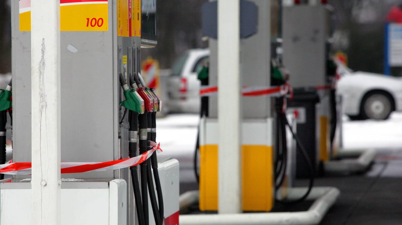 Gesperrt: Im schlimmsten Fall könnte der Region Berlin bei einem Ölembargo das Benzin ausgehen.