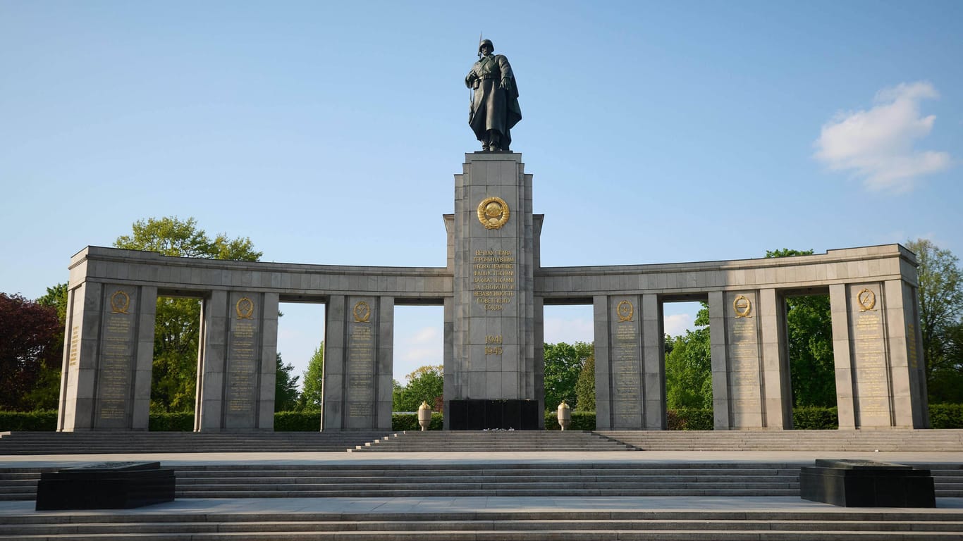 Blick auf das sowjetische Ehrenmal im Berliner Tiergarten: Auch hier wird es Versammlungen geben.