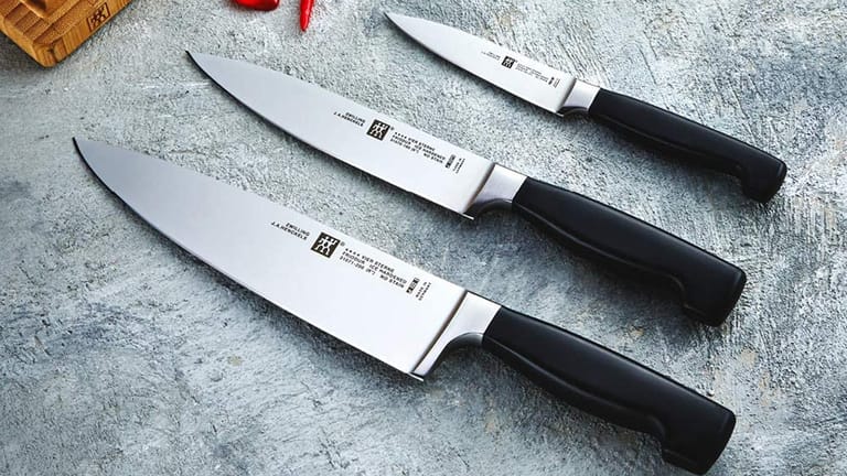 Küchen-Angebote: Hochwertige Messer von Zwilling erhalten Sie heute in verschiedenen Sets zu Top-Preisen.
