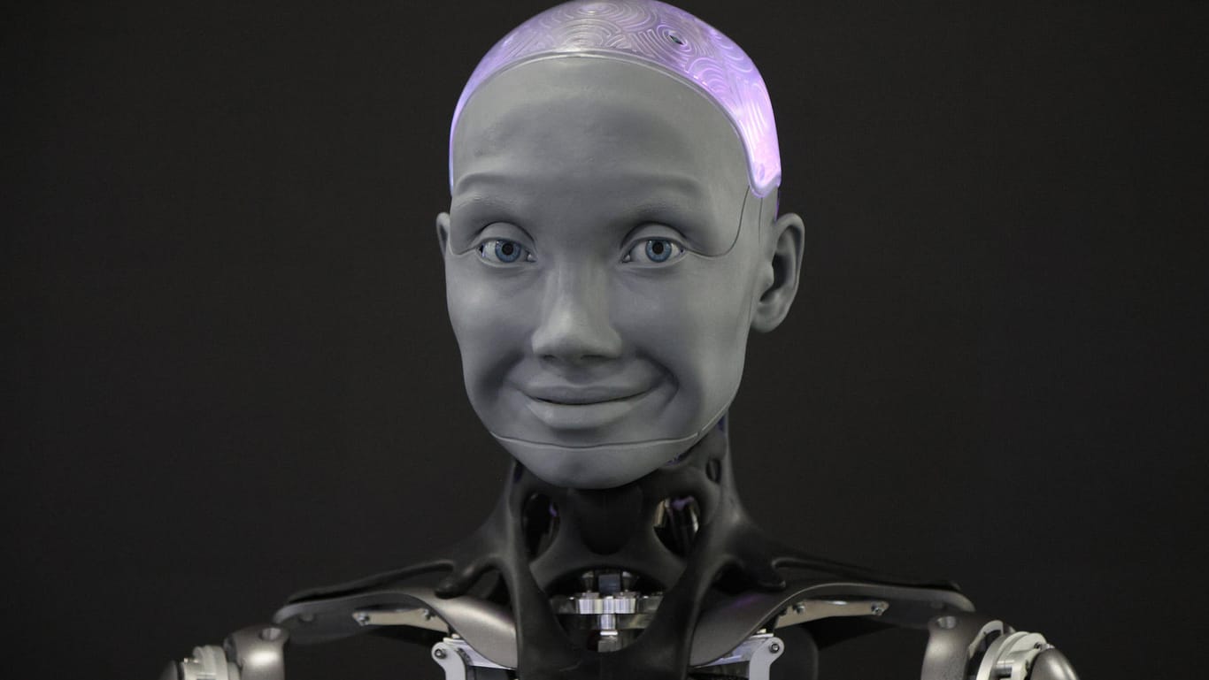 Der humanoide Roboter AMECA (Archivbild): Der hochentwickelte Roboter wird in Nürnberg ausgestellt.