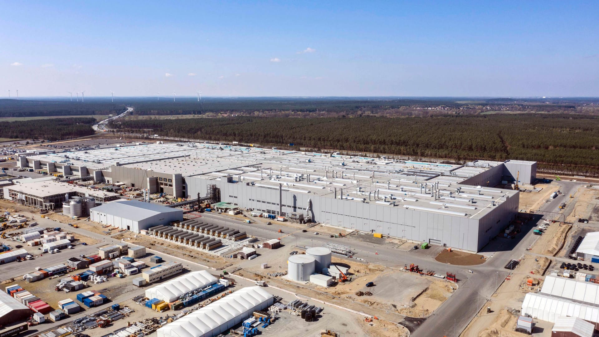 Tesla Giga Fabrik in Grünheide (Archivbild): Die Fabrik erfüllt aktuell 16 von 18 Auflagen.