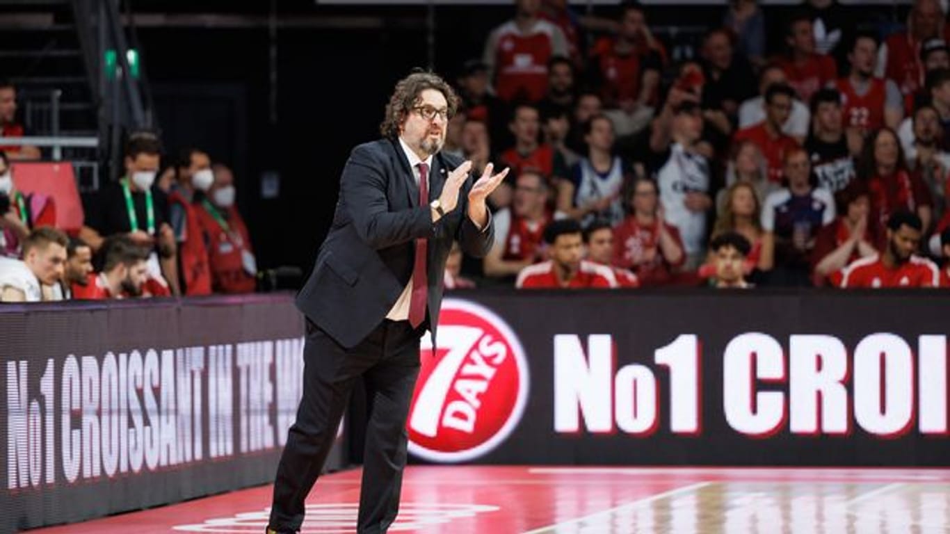 Für Trainer Andrea Trinchieri und die Basketballer des FC Bayern München ist die Euroleague-Saison beendet.