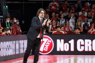 Für Trainer Andrea Trinchieri und die Basketballer des FC Bayern München ist die Euroleague-Saison beendet.