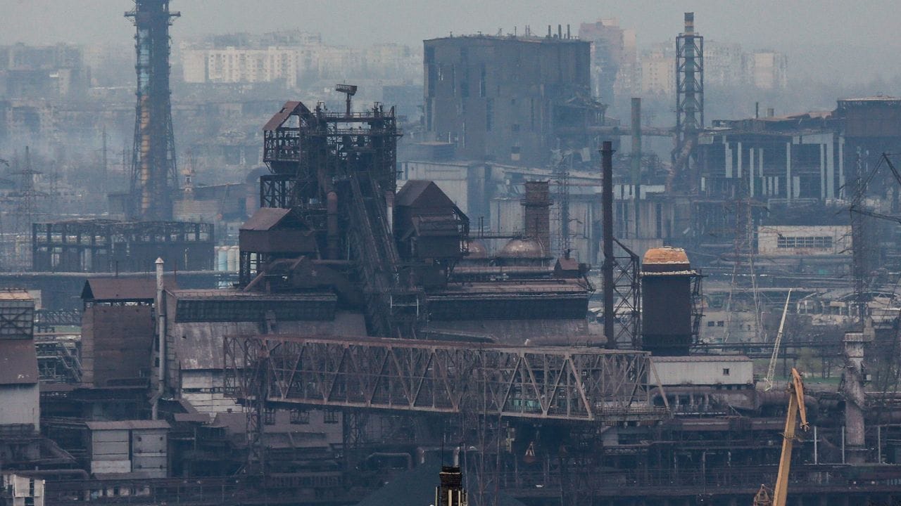 Das Azovstal-Werk in der Hafenstadt Mariupol. Das Azovstal-Werk in der Hafenstadt Mariupol.