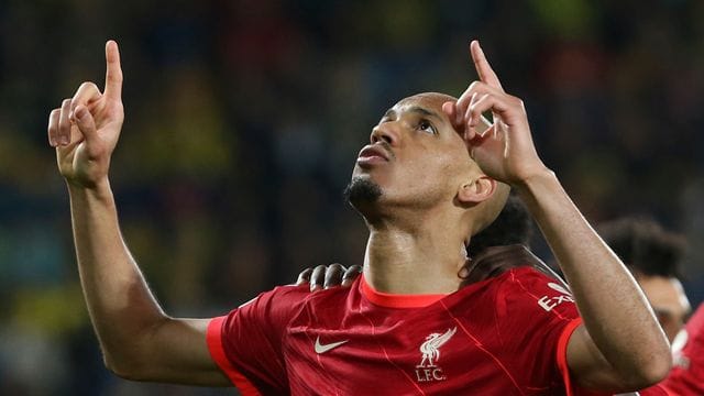 Leitete mit seinem Treffer zum 1:2 die Liverpooler Wende ein: Fabinho jubelt nach seinem Tor.