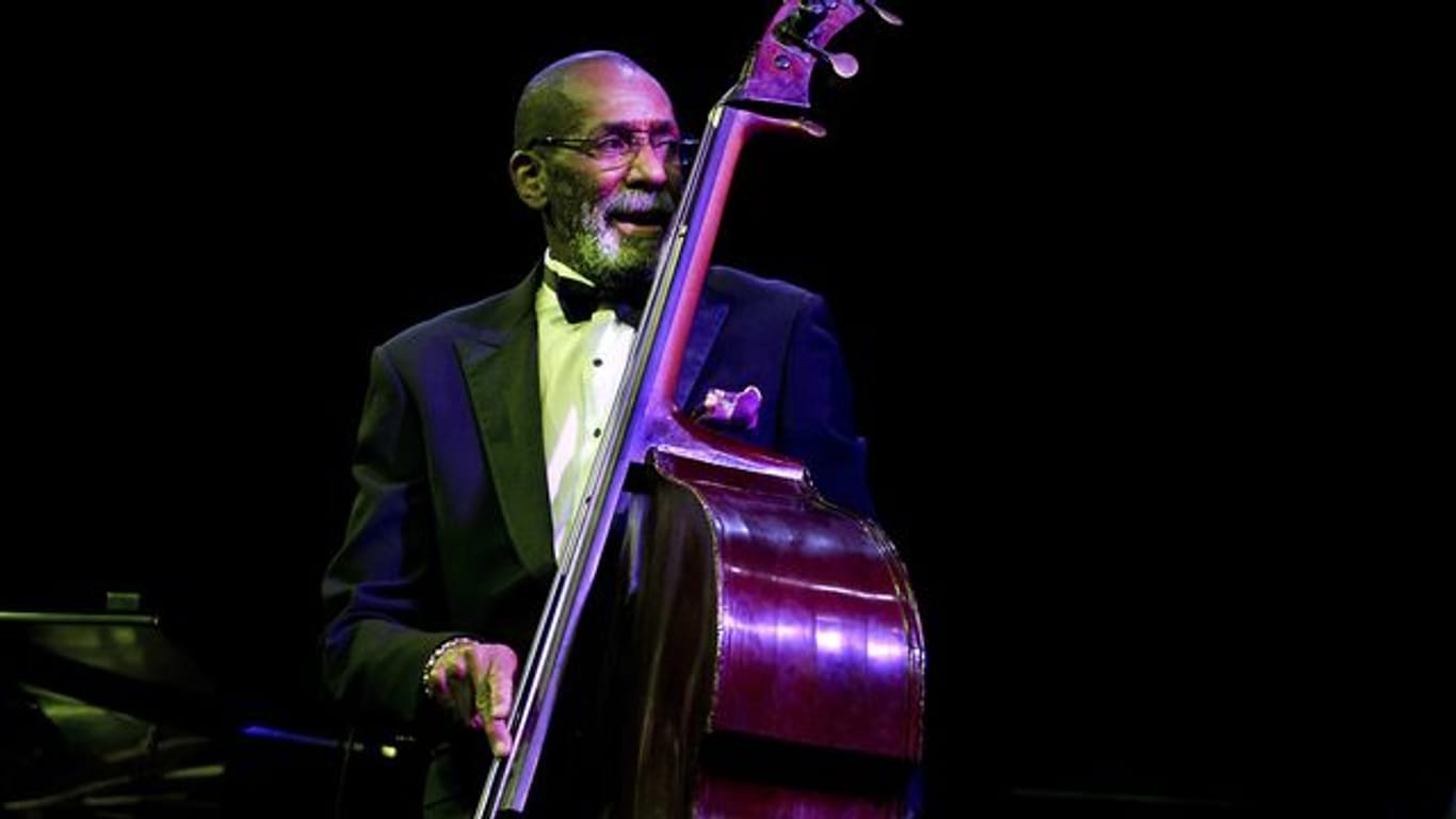 Der US-amerikanische Jazz-Bassist Ron Carter wird 85.