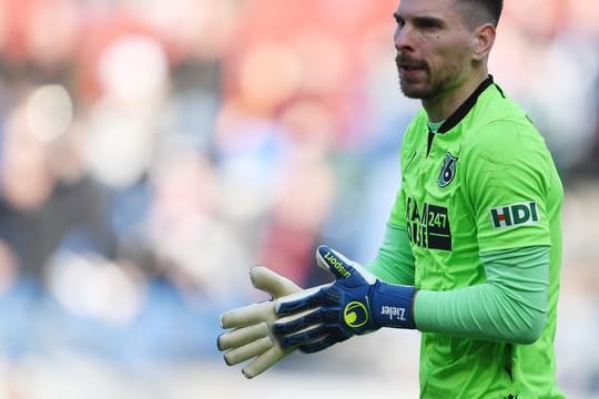 Hannovers Torwart Ron-Robert Zieler möchte noch "drei, vier, fünf Jahre auf hohem Niveau" dabei sein.