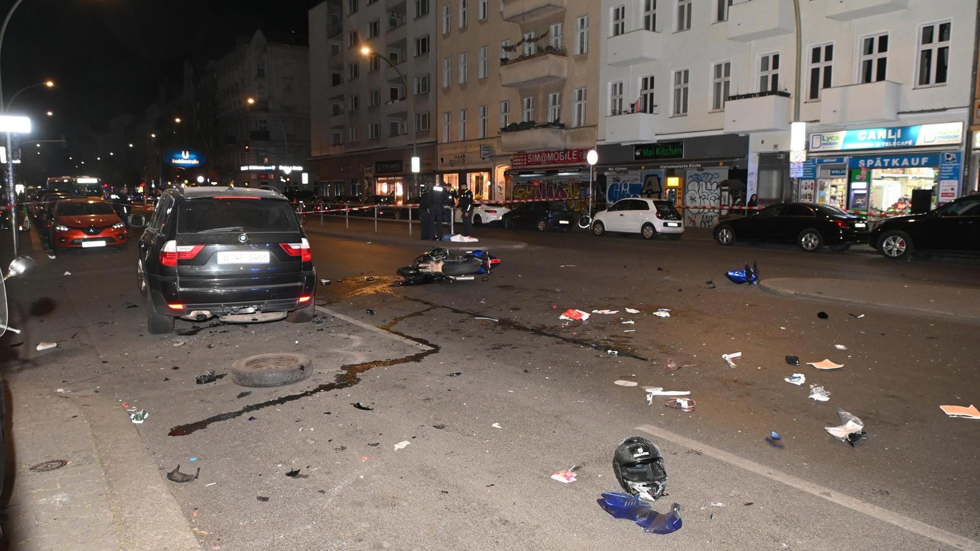 Die Unfallstelle in Berlin-Neukölln: Der Motorradfahrer überlebt den Unfall nicht.