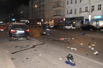Die Unfallstelle in Berlin-Neukölln: Der Motorradfahrer überlebt den Unfall nicht.