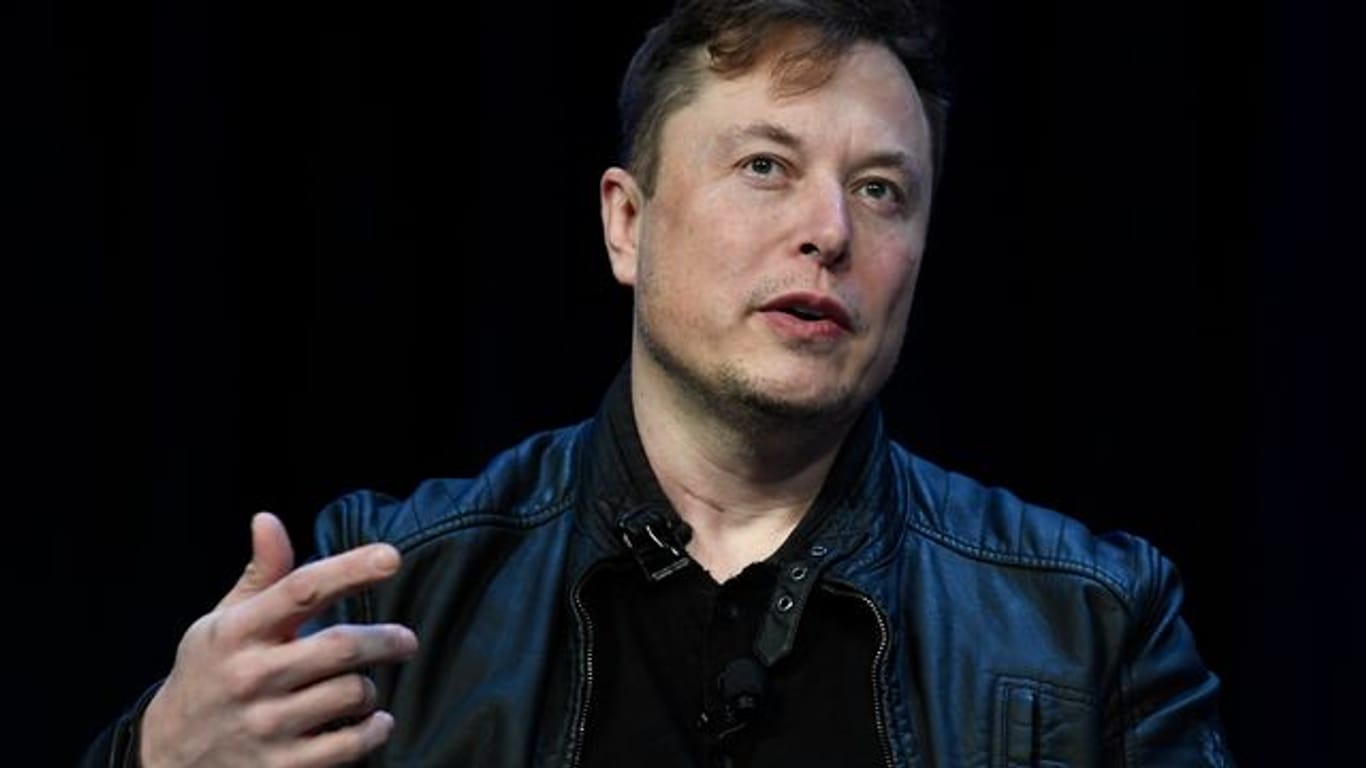 Elon Musk wirft Twitter vor, die Redefreiheit einzuschränken.