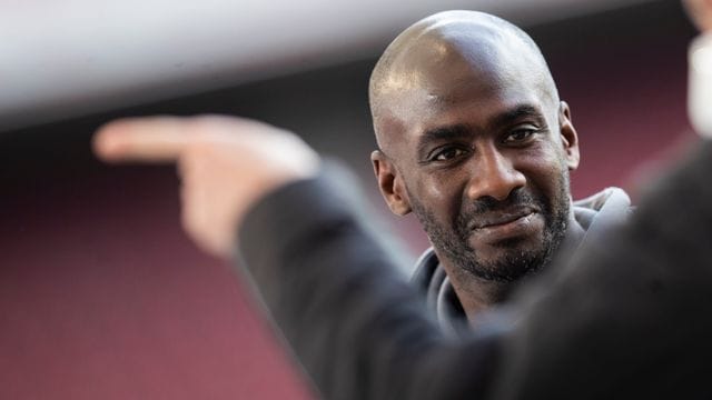 Der ehemalige Bundesliga-Profi Otto Addo trainiert Ghana für die Weltmeisterschaft in Katar. Der ehemalige Bundesliga-Profi Otto Addo trainiert Ghana für die Weltmeisterschaft in Katar.