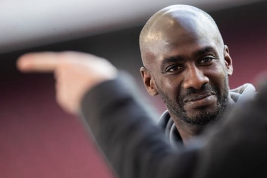 Der ehemalige Bundesliga-Profi Otto Addo trainiert Ghana für die Weltmeisterschaft in Katar.