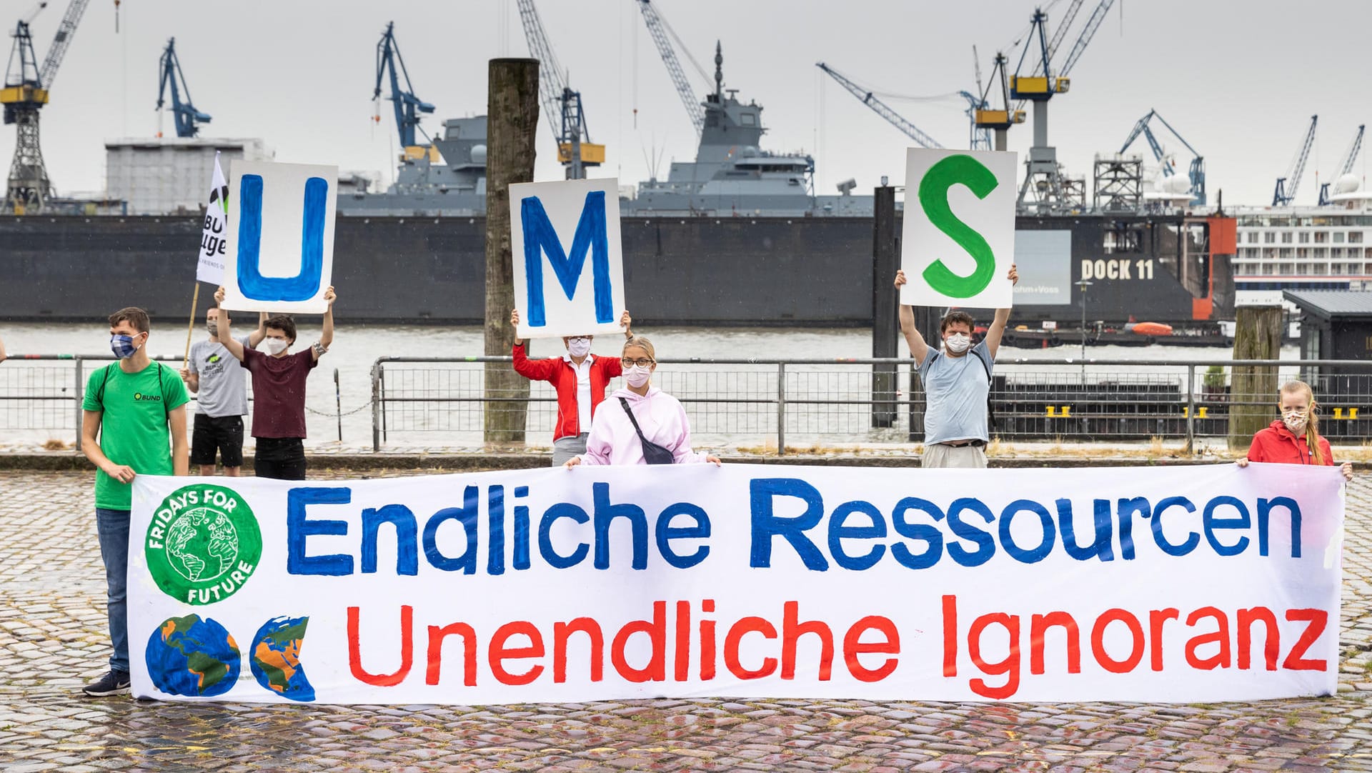 Ein Protest zum Erdüberlastungstag 2020: Gerade das erste Jahr der Pandemie verpasste der Weltwirtschaft einen Dämpfer - für die Erholung der Ökosysteme war es hingege neine Verschnaufpause. Der globale Mahntag rückte rund einen Monat nach hinten.