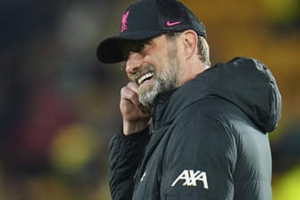 Jürgen Klopp nachdenklich: Liverpool hat in dieser Saison die Chance auf vier Titel. Einen haben die "Reds" bereits gewonnen.