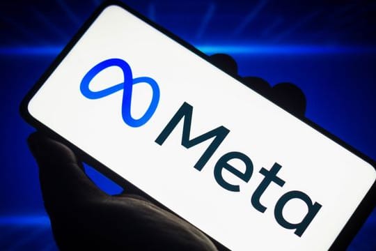 Meta-Logo auf einem Smartphone.