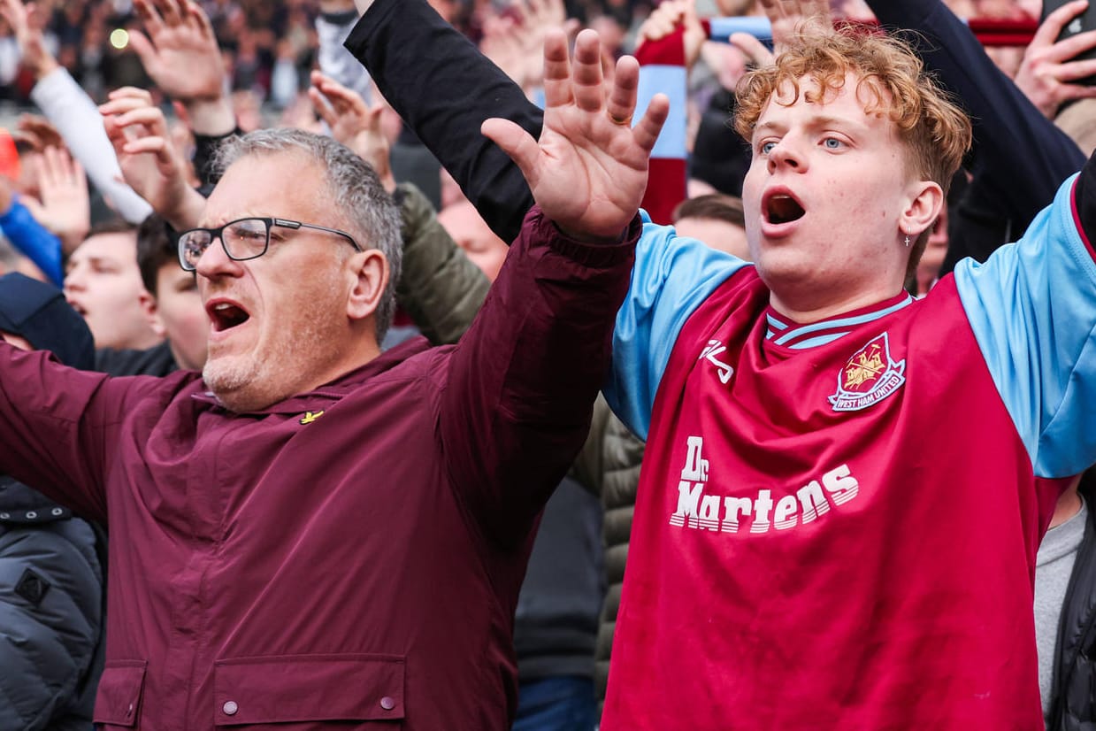 Fans von West Ham United: Ein Teil der Londoner Anhänger wurde in Frankfurt tätlich angegriffen.