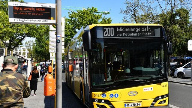 Der Verband Deutscher Verkehrsunternehmen (VDV) hat in Zusammenarbeit mit dem FOAM Institute einen Studierenden-Wettbewerb ausgerufen, Soundideen für Deutschlands E-Bus-Sound der Zukunft einzureichen.