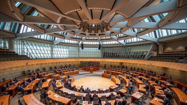 Plenarsitzung Landtag Nordrhein-Westfalen Plenarsitzung Landtag Nordrhein-Westfalen