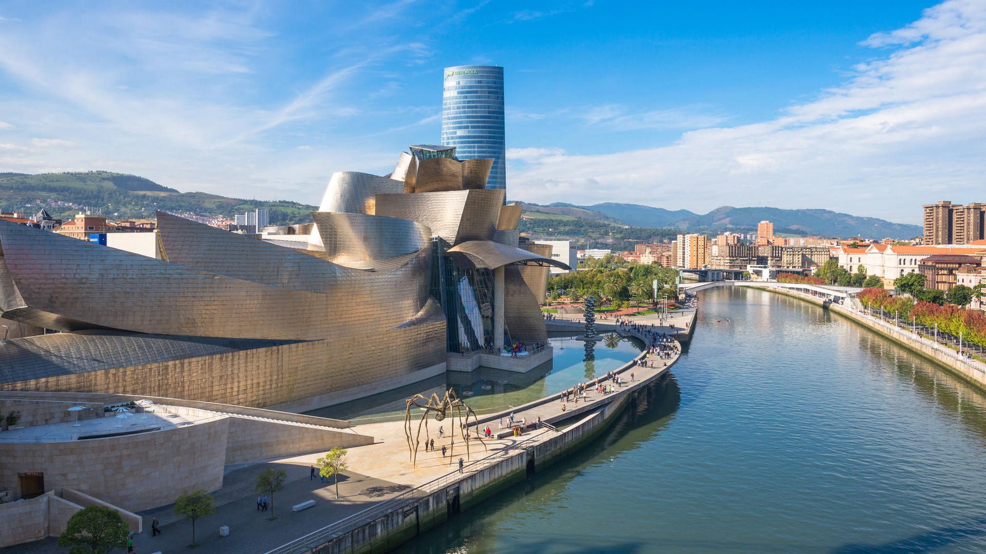 Blick auf Bilbao: Ein Mann soll mindestens vier Menschen ermordet haben. Blick auf Bilbao: Ein Mann soll mindestens vier Menschen ermordet haben.