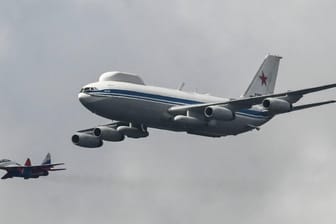Das "Weltuntergangsflugzeug" über Moskau: Der Flieger wird erstmals seit Jahren am 9. Mai präsentiert.