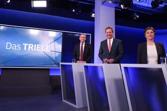 TV-Triell vor der Landtagswahl in Schleswig-Holstein: Ministerpräsident Daniel Günther (CDU, l-r), SPD-Spitzenkandidat Thomas Losse-Müller (SPD), und Finanzministerin Monika Heinold (Grüne).