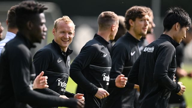 Abschlusstraining von Eintracht Frankfurt vor dem Halbfinal-Rückspiel gegen West Ham United teil.